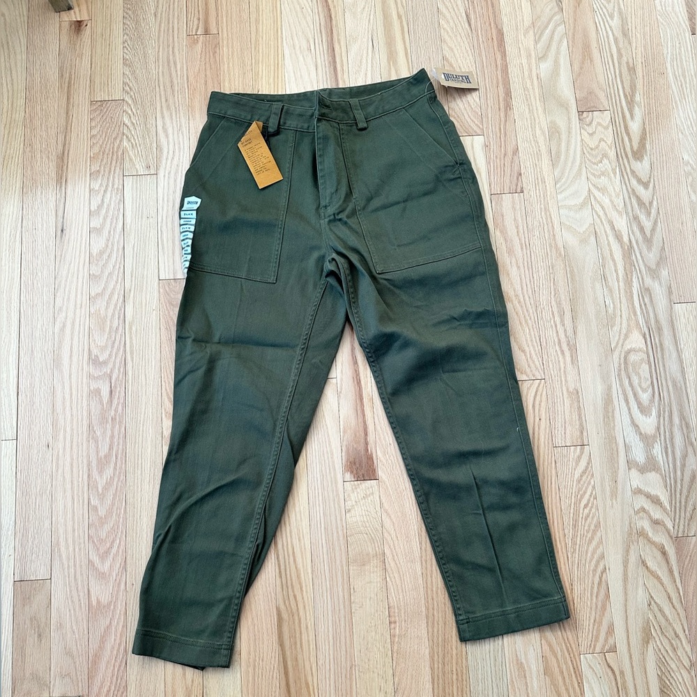 NWT Duluth green pant